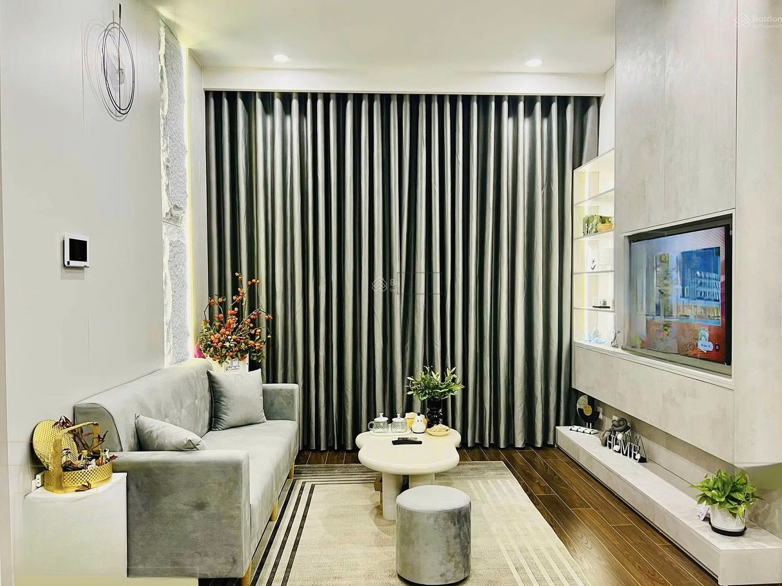 2 bedroom corner apartment for rent, Masteri Waterfront, price 11 million, cool direction, middle floor, lake view