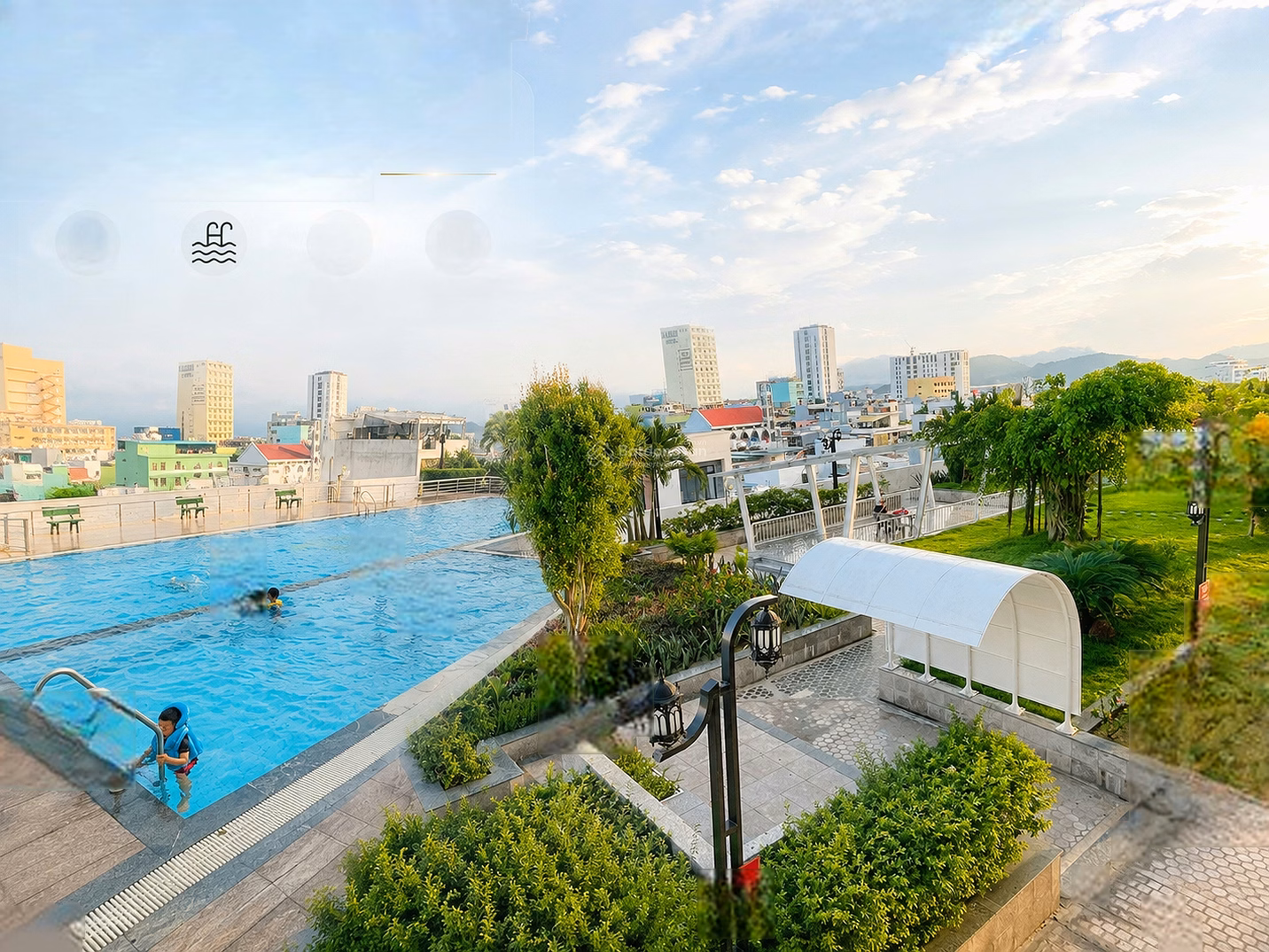Rare large apartment for a family with 2 bedrooms, area 93.8m, right in the center