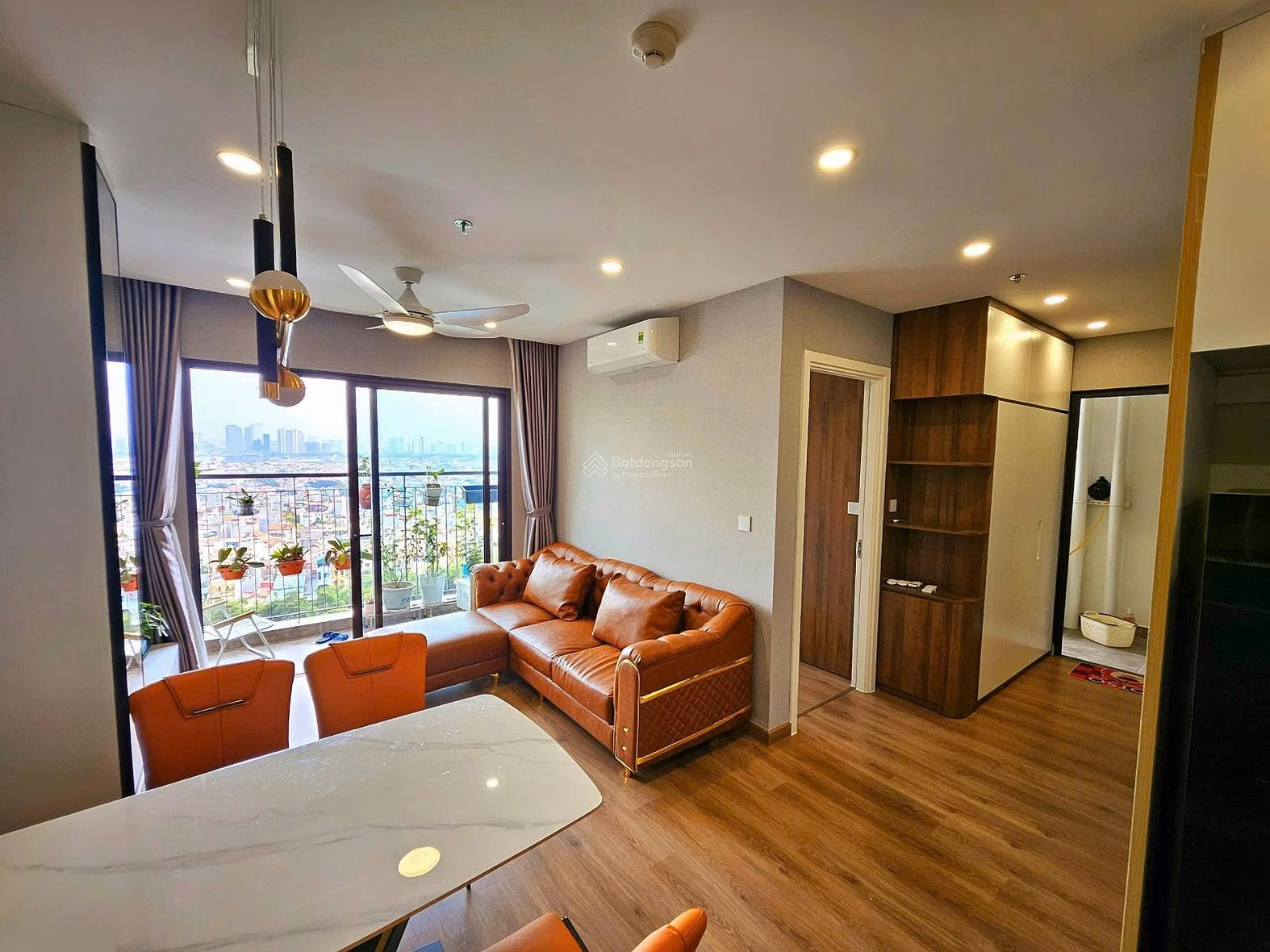 Selling at a loss of 300-500 million: 2-bedroom apartment 55m - 3.25 billion, 2-bedroom apartment 63m - 3.8 billion Vinhomes Smart City urban area