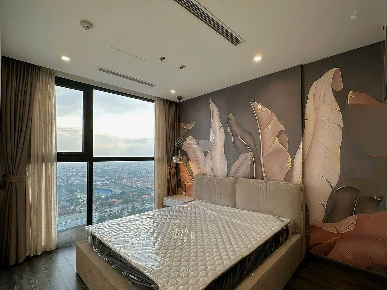 Cut a deep hole at Tonkin1 high-end building, 2 bedrooms-2 bathrooms, area 65m2, 5.x billion, Vinhomes Smart City urban area