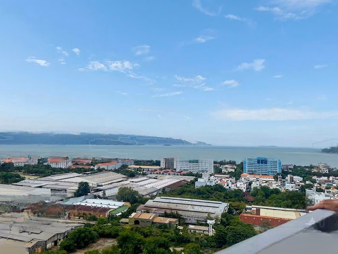 Selling 2-bedroom apartment in Nha Trang PH building B, 62.7m², high floor with sea view, fully furnished, price 2.3 billion