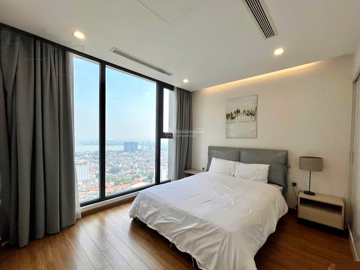 Updated 1-2-3-4 bedroom apartment fund for rent at Vinhomes Metropolis at bargain prices