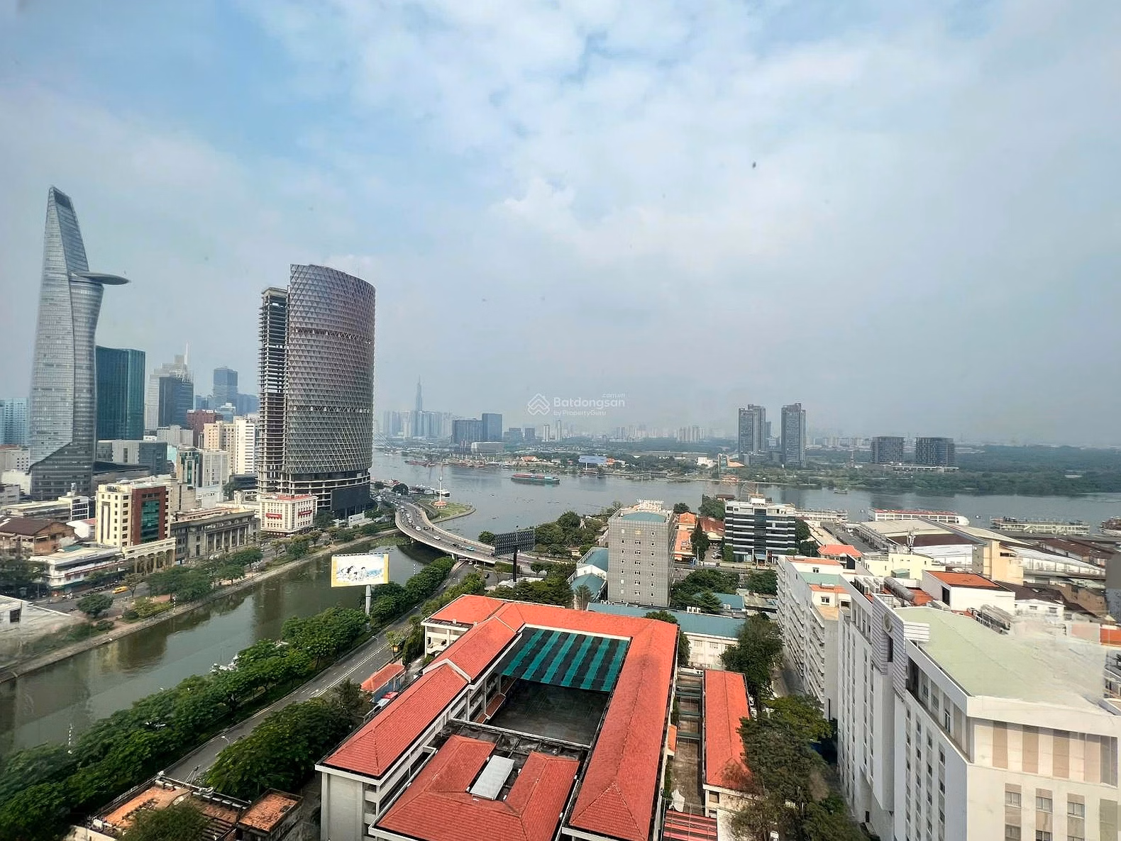 Apartment for rent in Saigon Royal Q4 view Bitexco, 114m² 3 bedrooms 2 bathrooms, full furniture, 38 million/month