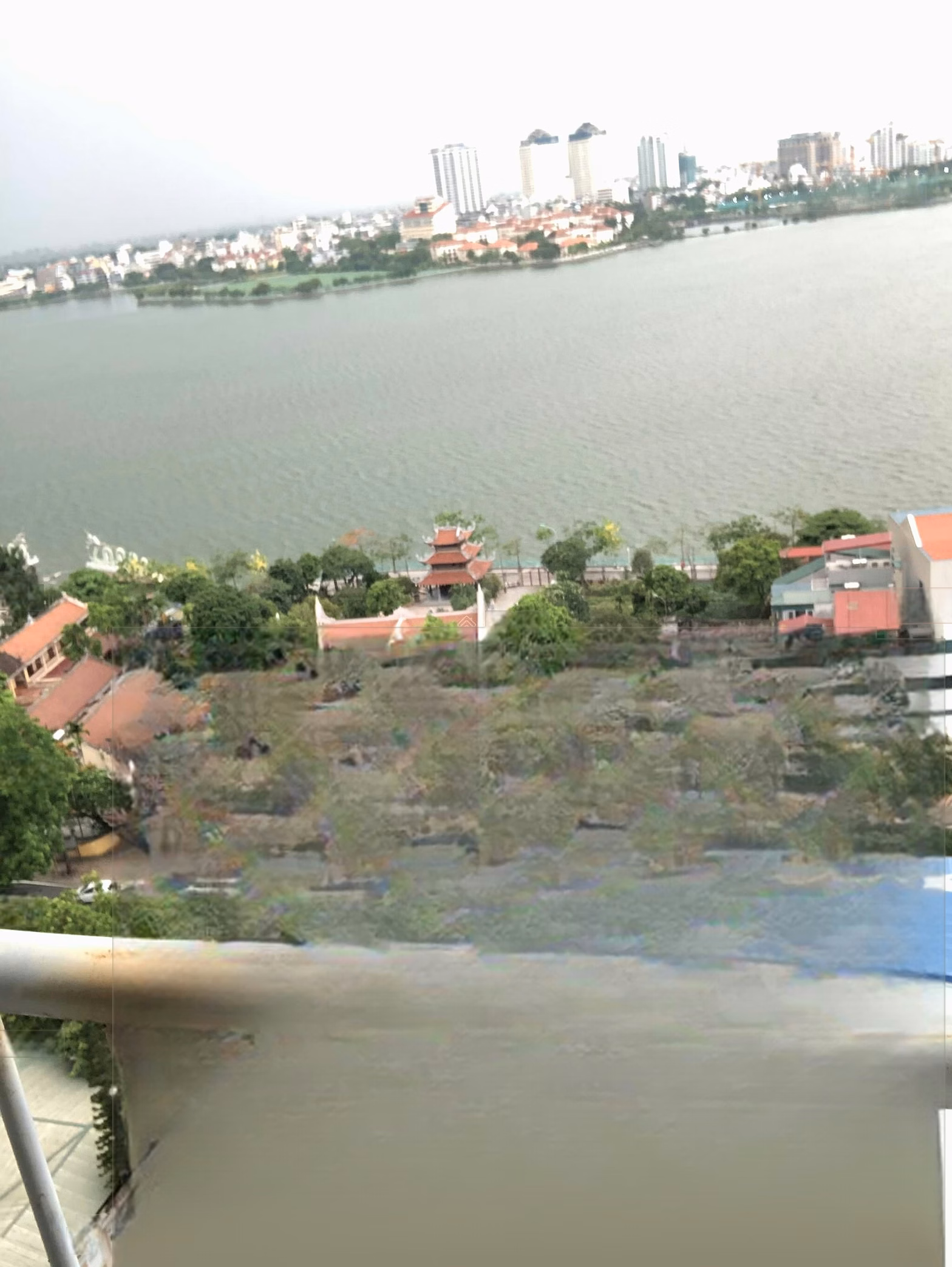 Owner rents luxury apartment C18 Tay Ho, 13th floor, panoramic view of Red River and West Lake