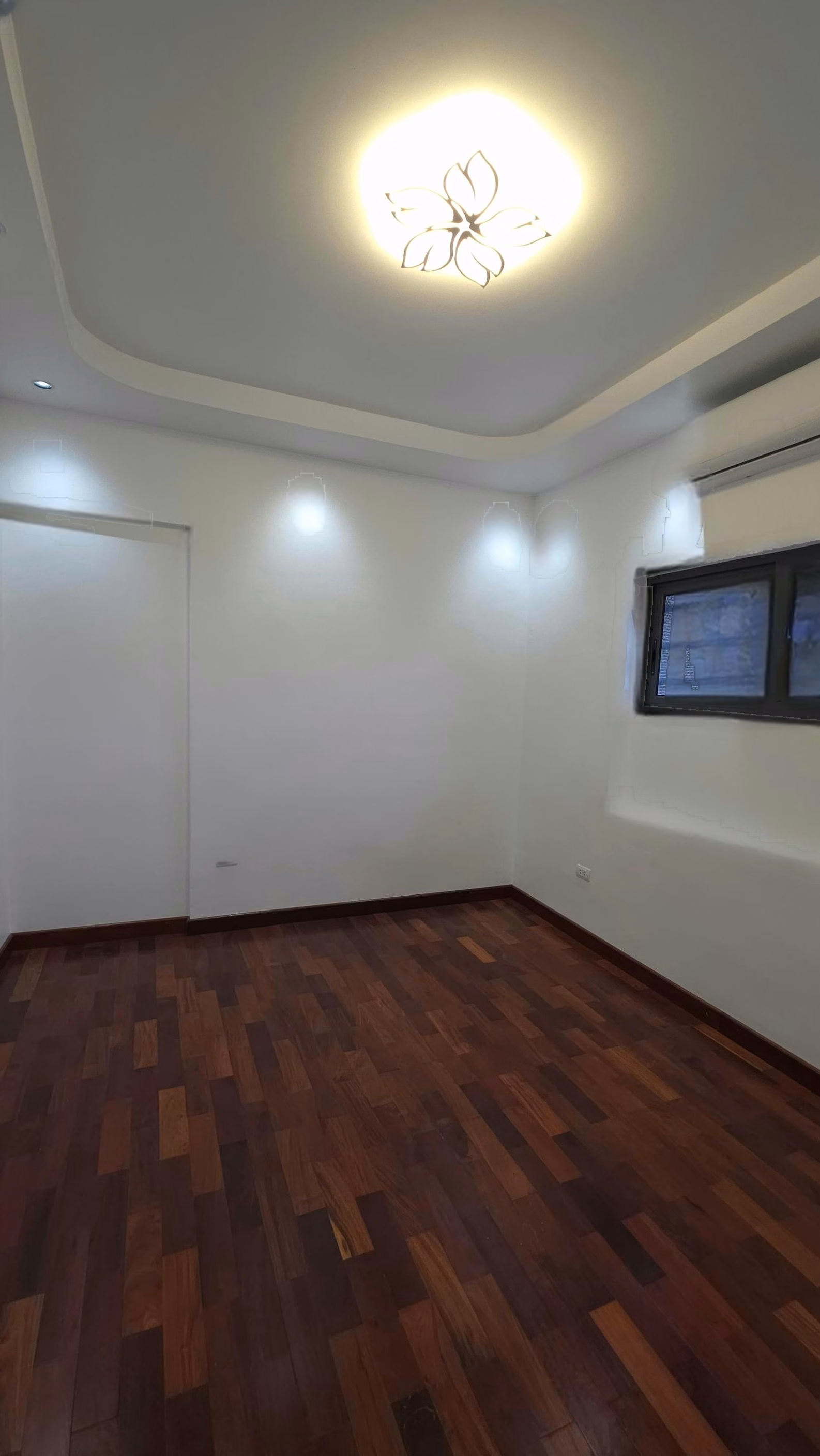 Apartment for rent on the 3rd floor, Dao Tan street, Linh Lang, Cong Vi Ward, Ba Dinh, Hanoi