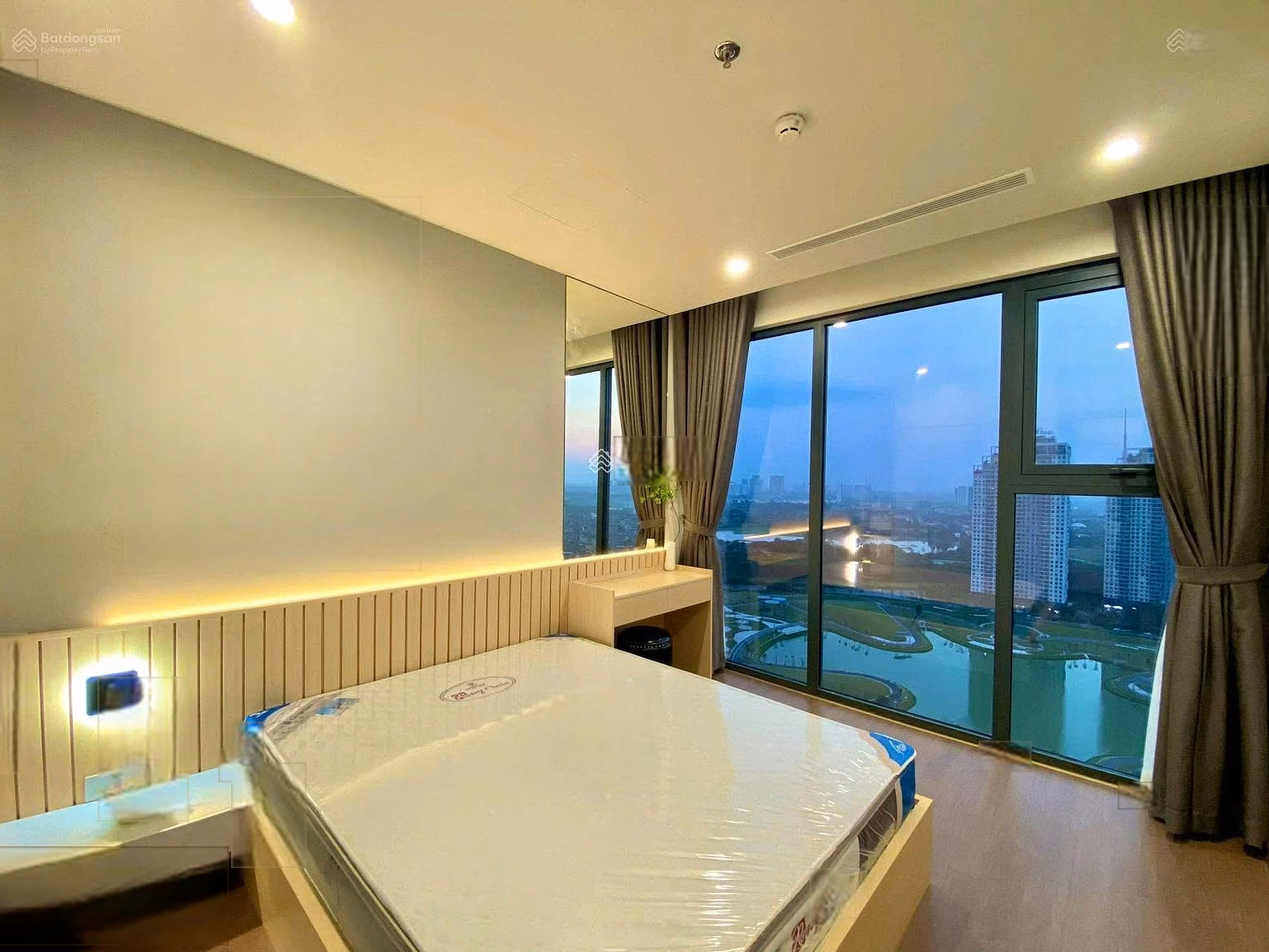 The Matrix One Management Board Full Fund Apartment for Rent 2 Bedrooms 3 Bedrooms Available Parking Slot L/H : 0962 618 ***