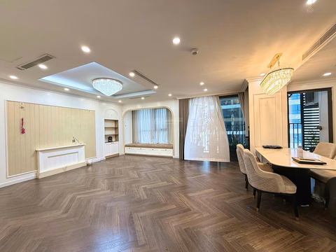 The owner is looking for a long-term tenant, 3 bedrooms, 3 bathrooms, area 147m², 6th Element apartment Nguyen Van Huyen.