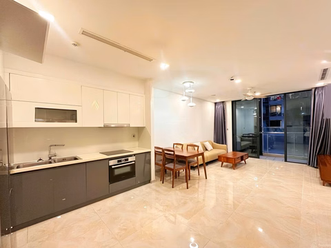 Hot! 2 bedrooms 83m2 fully furnished Vinhomes Golden River 30 million
