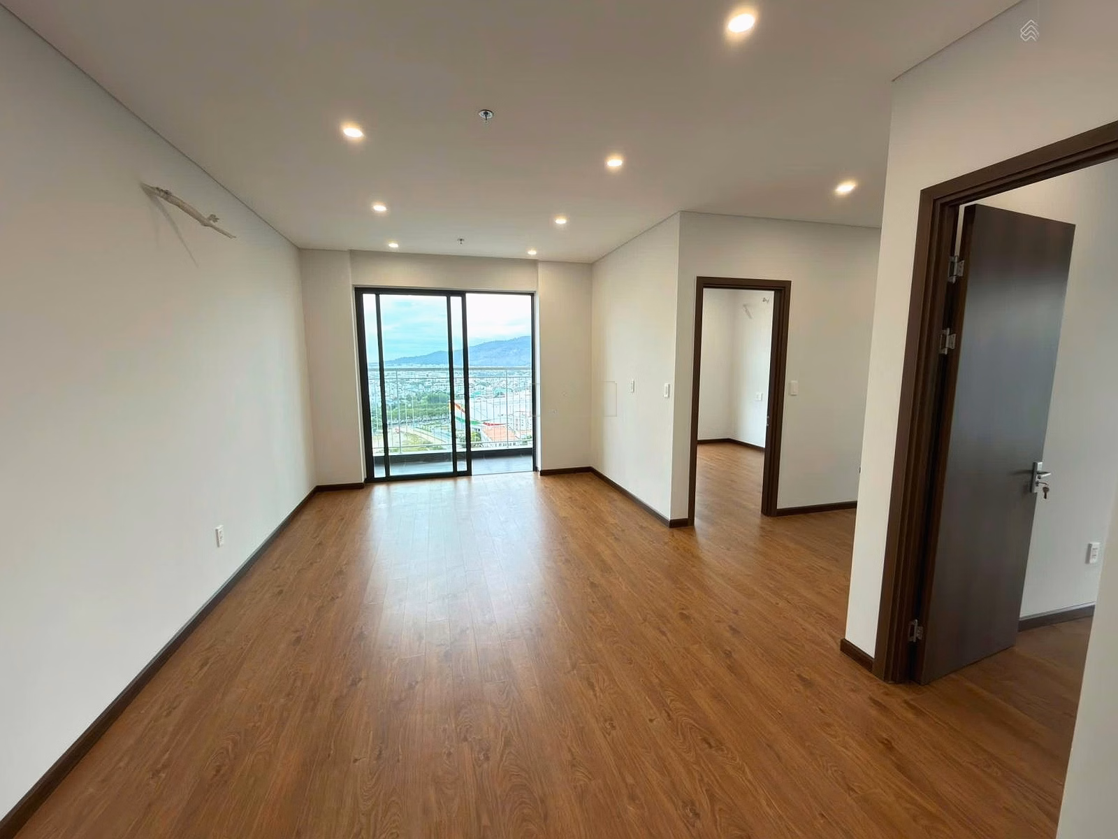 Cho thuê căn 2PN Mia Plaza chỉ 7 triệu/tháng