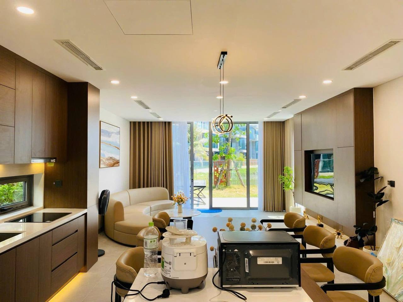 Luxury 4 Bedroom Villa with Pool, Sauna & Elevator