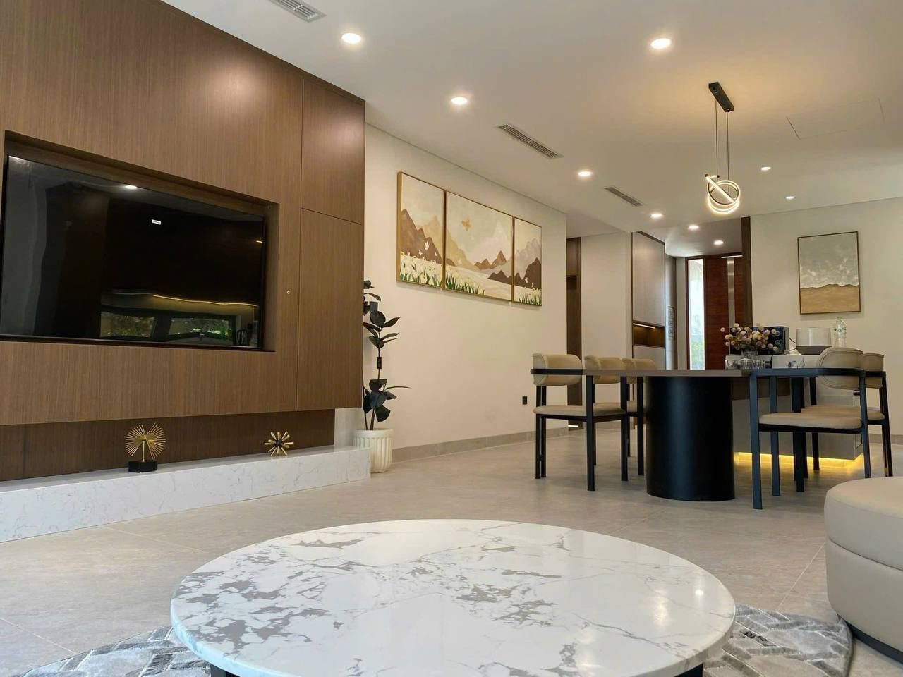 Luxury 4 Bedroom Villa with Pool, Sauna & Elevator
