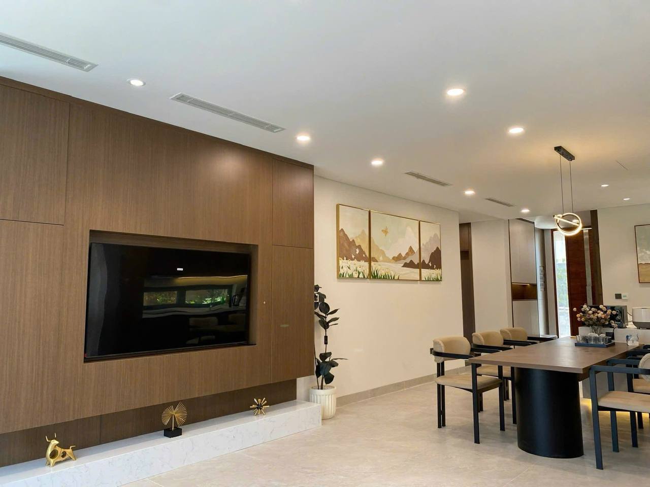 Luxury 4 Bedroom Villa with Pool, Sauna & Elevator