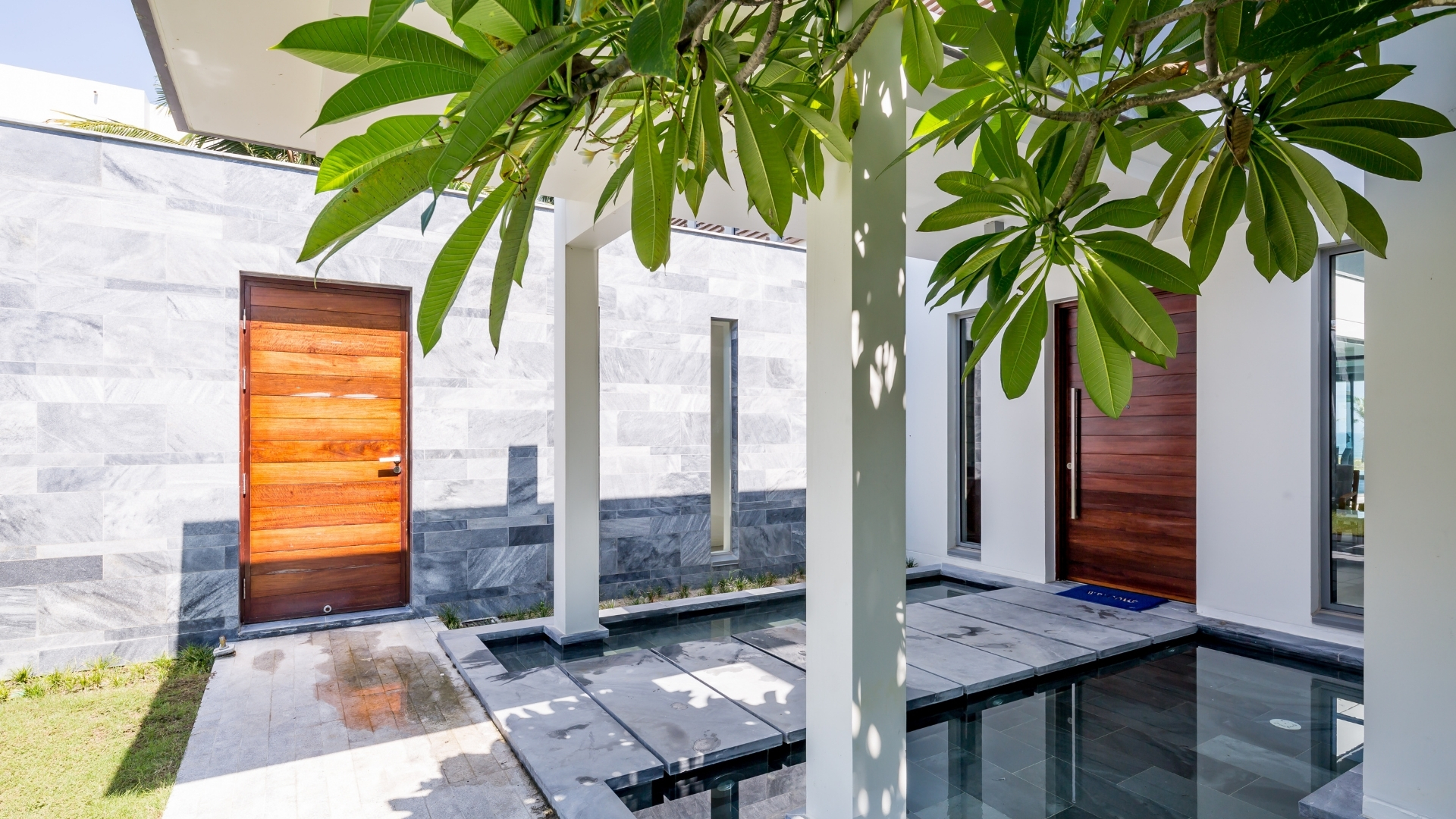 Premier 6-BDR Beachfront – Da Nang Resort Villa