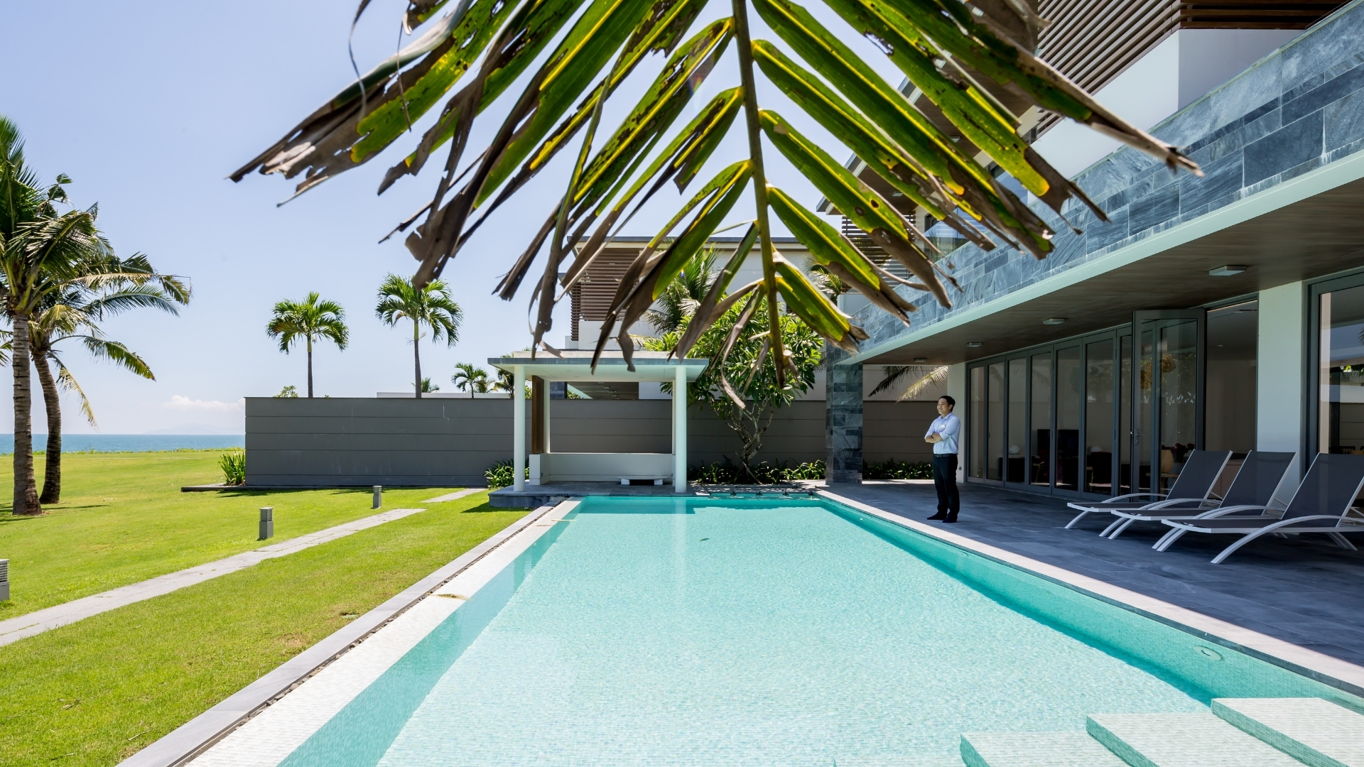 Premier 6-BDR Beachfront – Da Nang Resort Villa