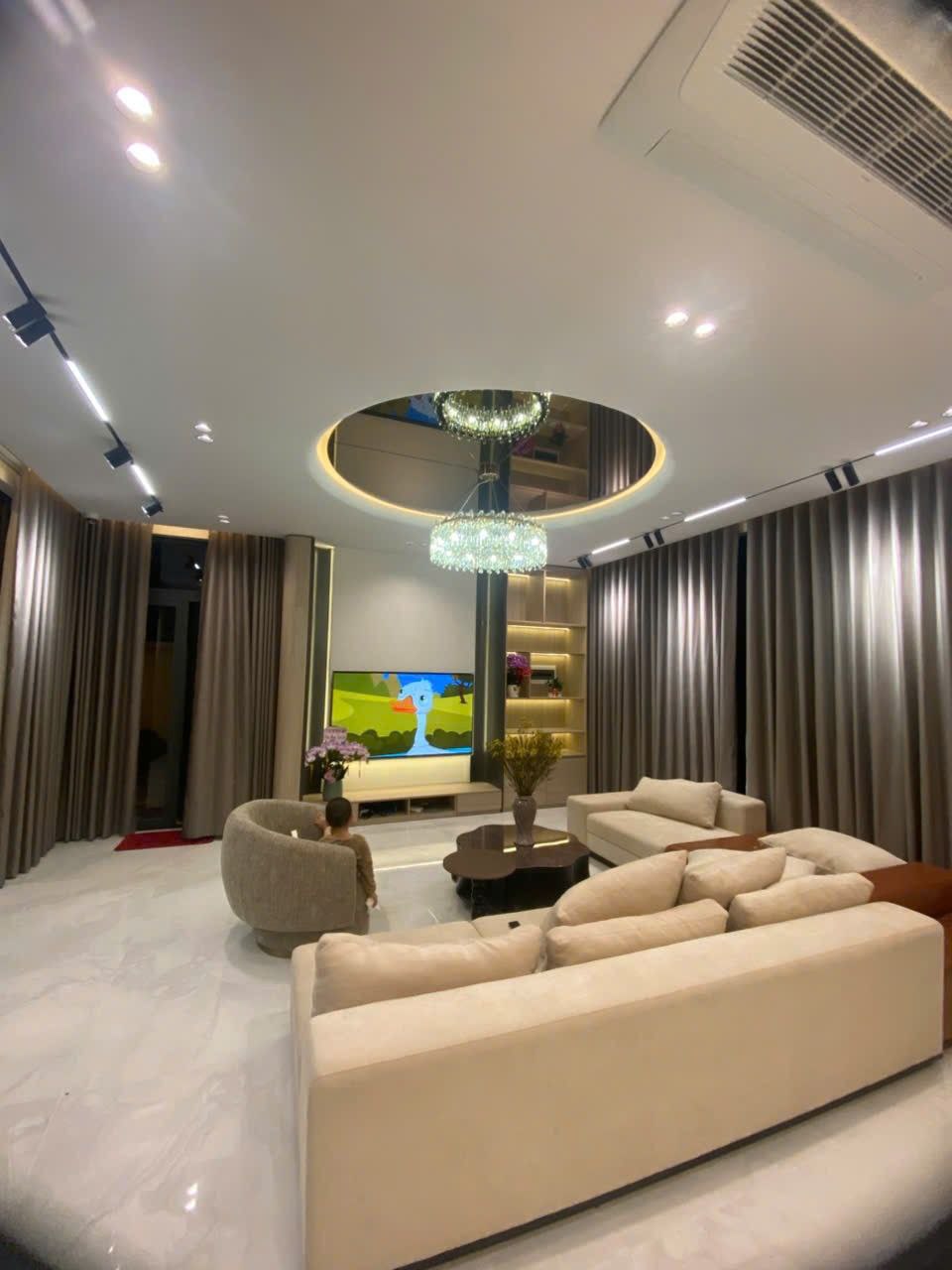 Modern 6 Bedroom Villa near Lotte Mart, Da Nang