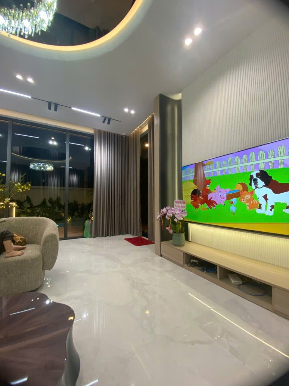 Modern 6 Bedroom Villa near Lotte Mart, Da Nang