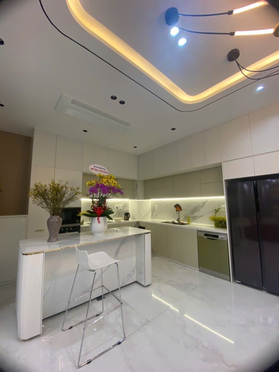 Modern 6 Bedroom Villa near Lotte Mart, Da Nang