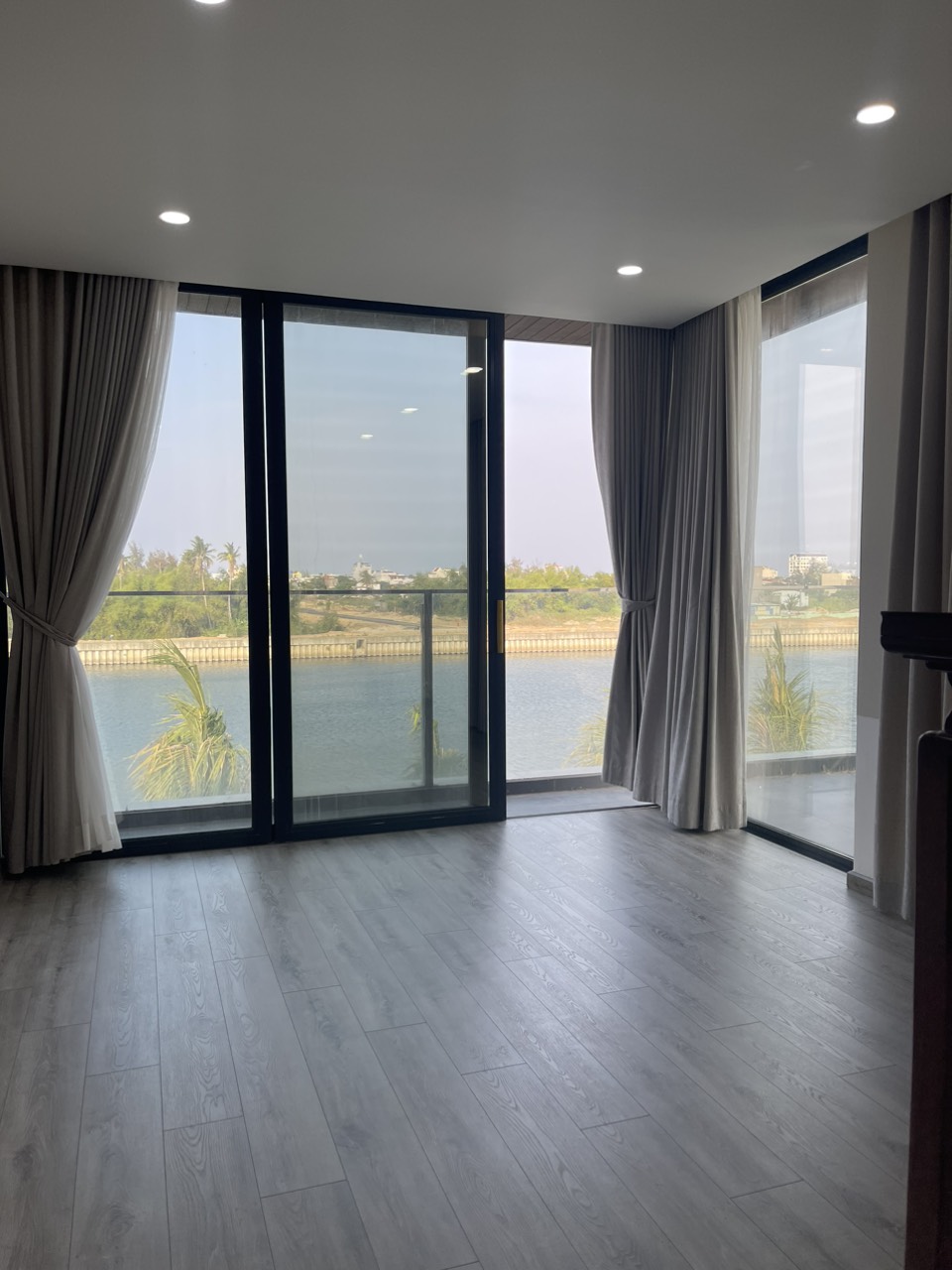 Luxurious 4 Bedrooms Modern Villa with Pool for Rent Near Singapore International School in Da Nang
