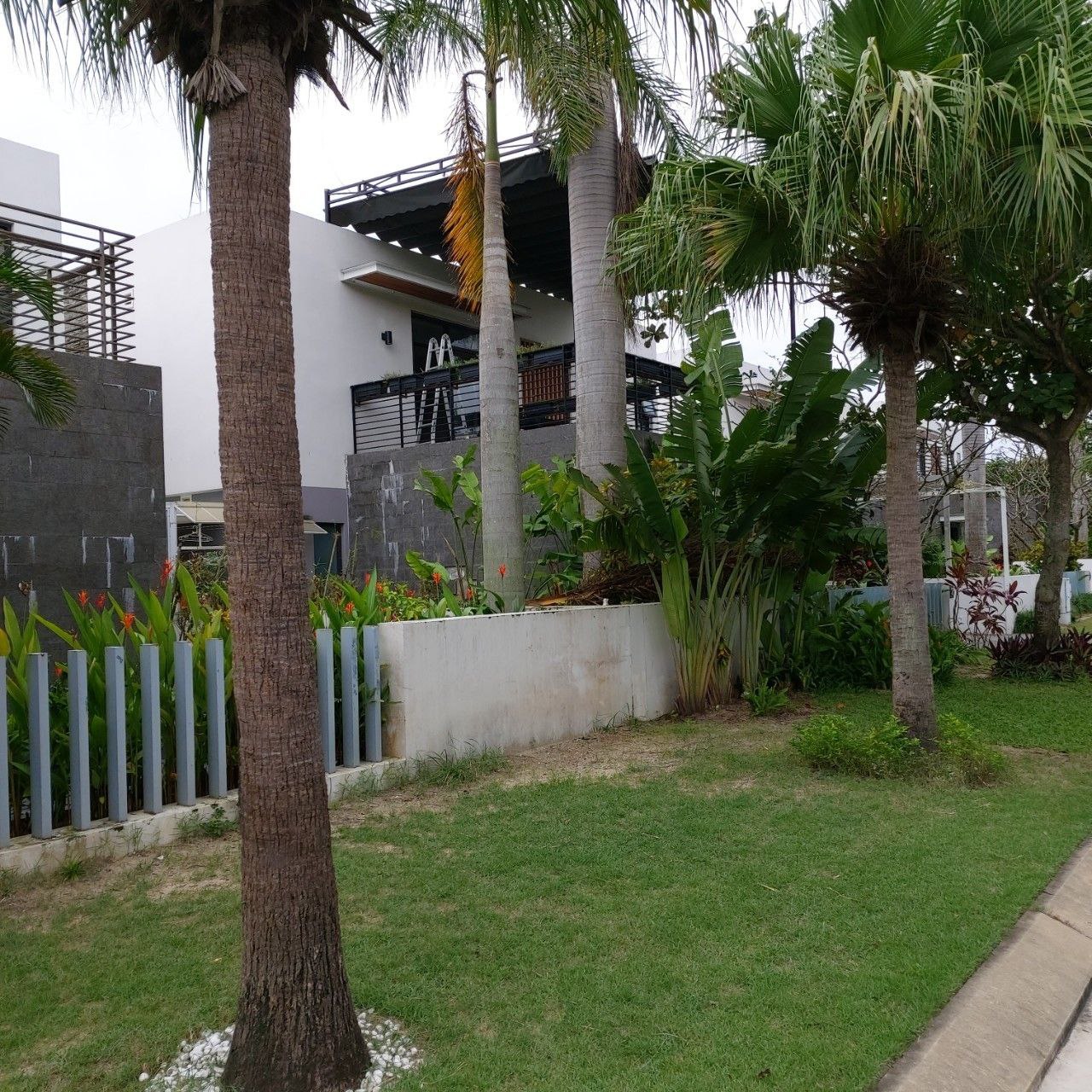 Discover the Ultimate Living: 3 bedrooms Luxury Villa for Rent in Montgomery Golf Course, Da Nang