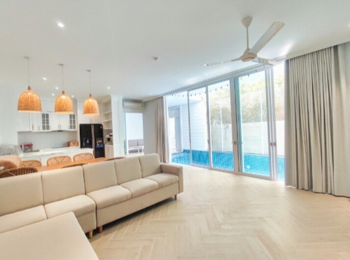 Modern 3 bedrooms Villa with walking distance to My Khe beach