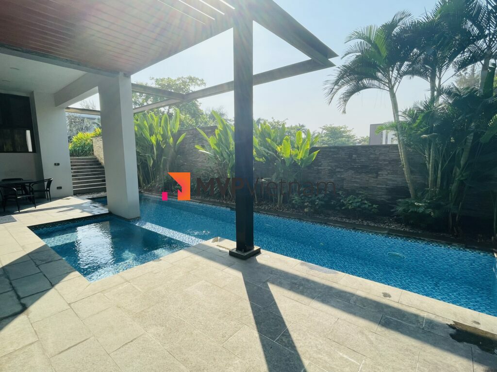 Luxurious 4 Bedrooms Villa at Montgomerie Links for Rent