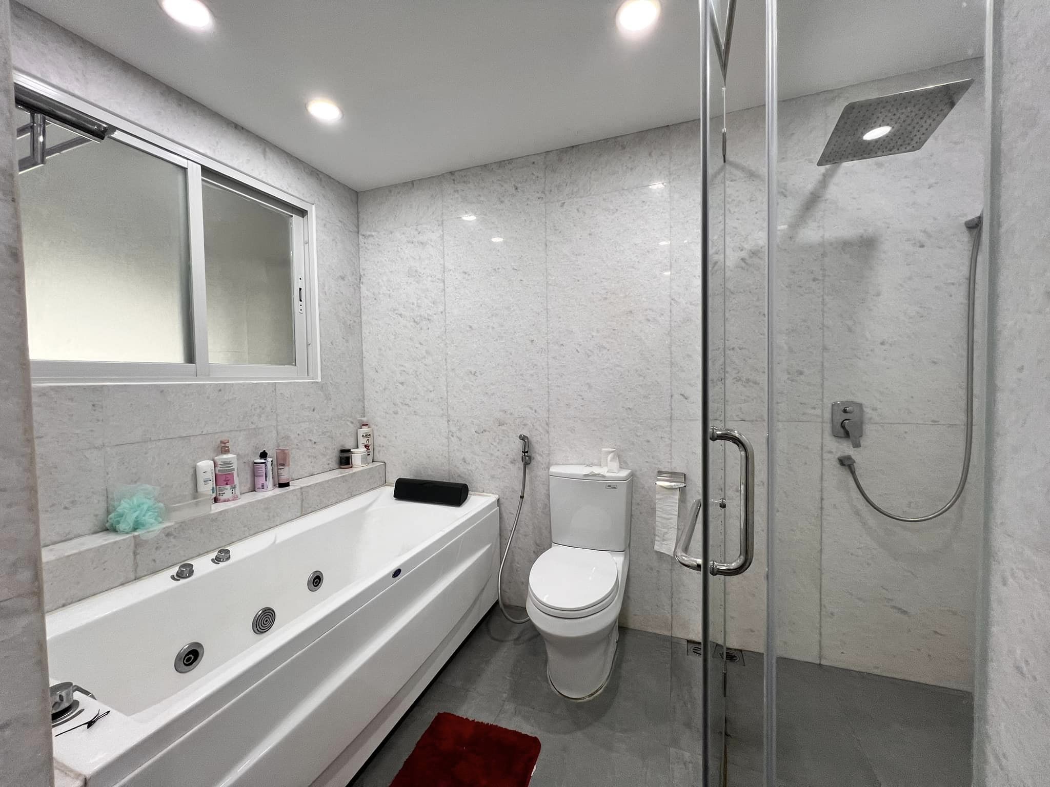 Luxurious 3 Bedrooms Penthouse with Riverview for Rent at Danang Plaza