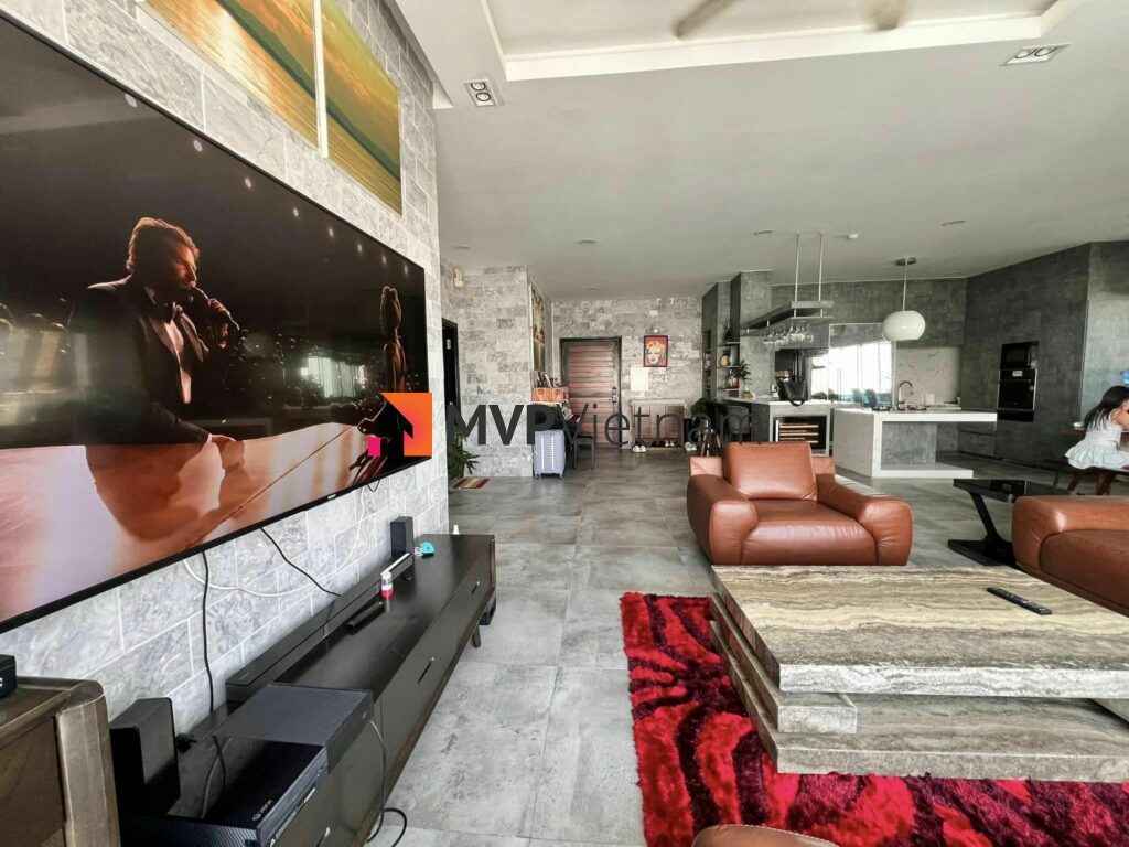 Luxurious 3 Bedrooms Penthouse with Riverview for Rent at Danang Plaza