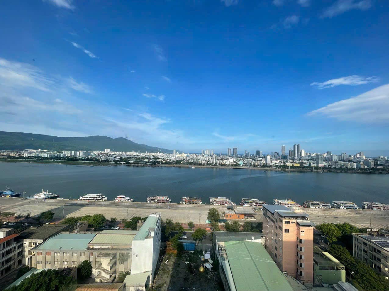 Luxurious 3 Bedrooms Penthouse with Riverview for Rent at Danang Plaza