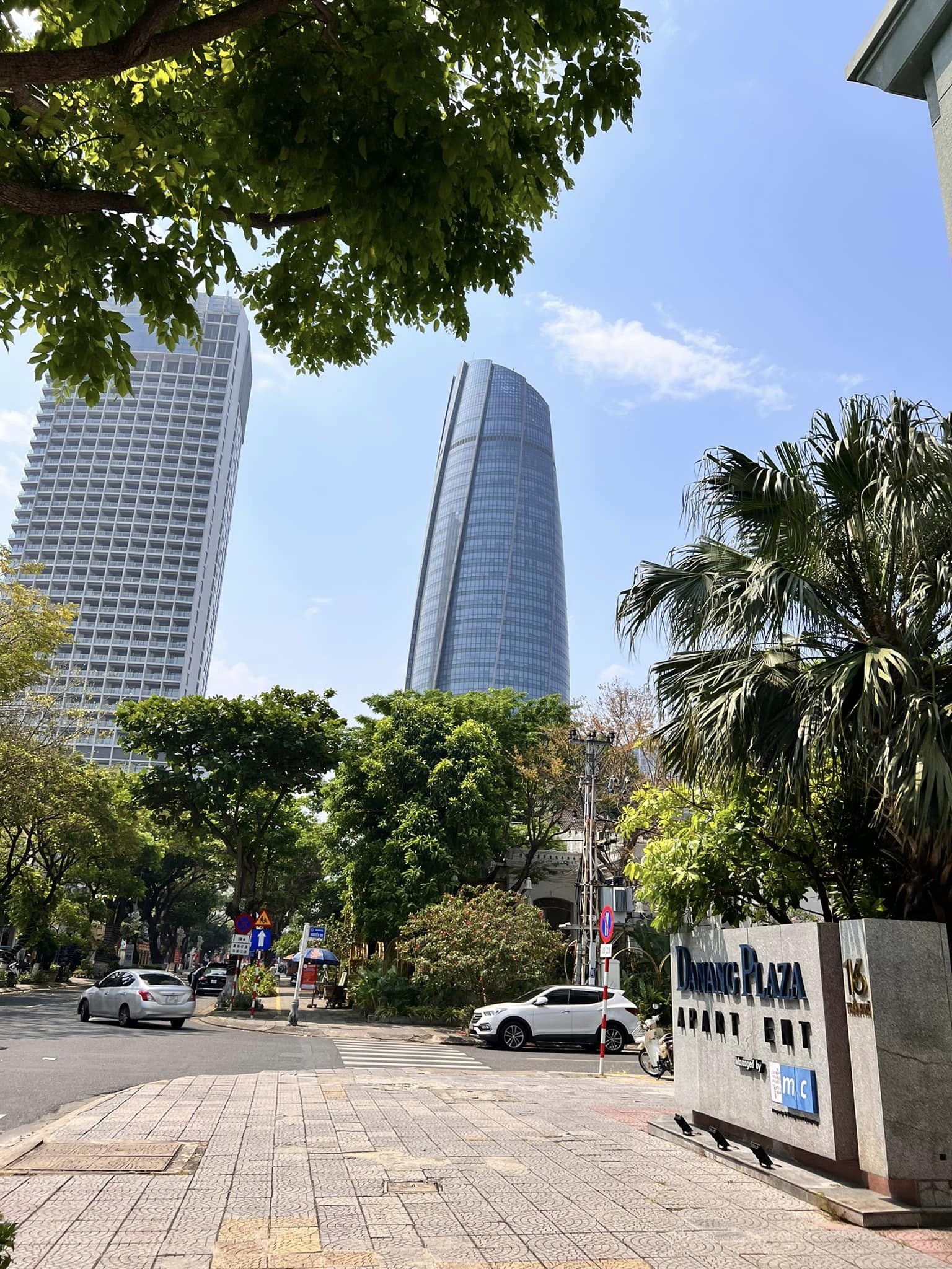 Luxurious 3 Bedrooms Penthouse with Riverview for Rent at Danang Plaza