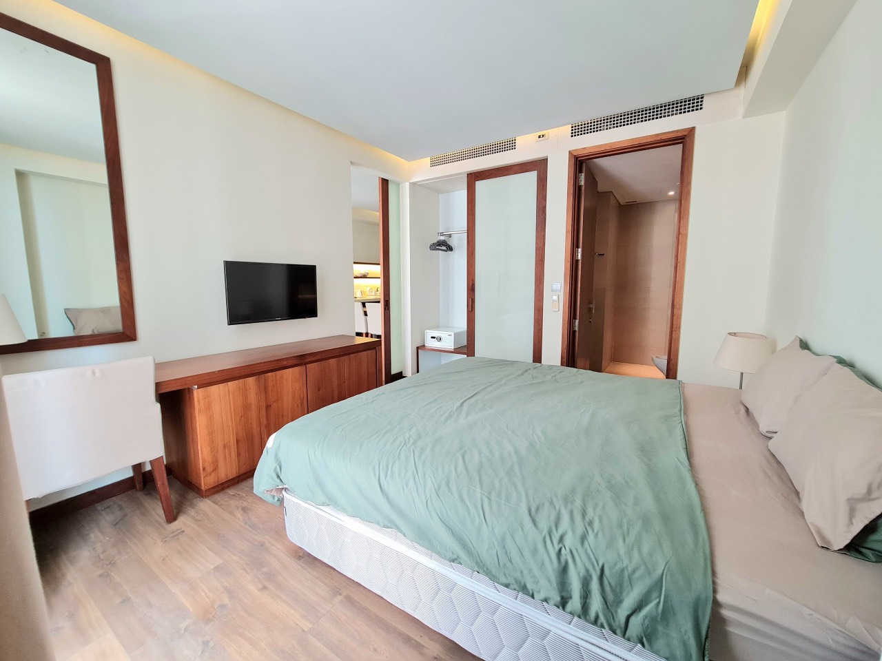 2 Bedrooms Alacarte Apartment for Rent: Your Coastal Retreat in Da Nang
