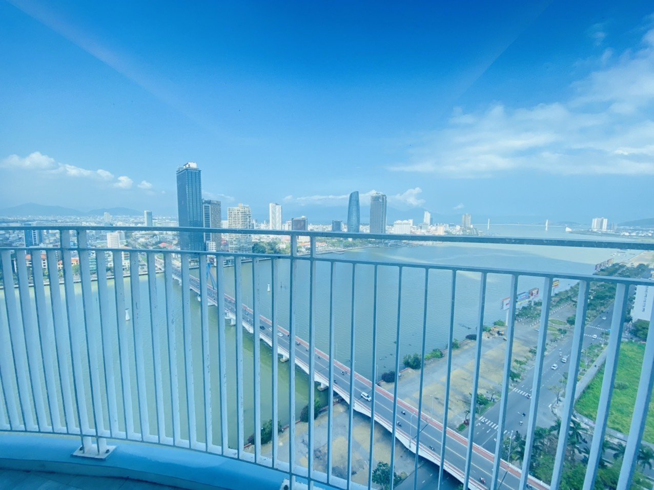 Luxurious 2 Bedrooms Apartment at Azura Danang – Perfect Location