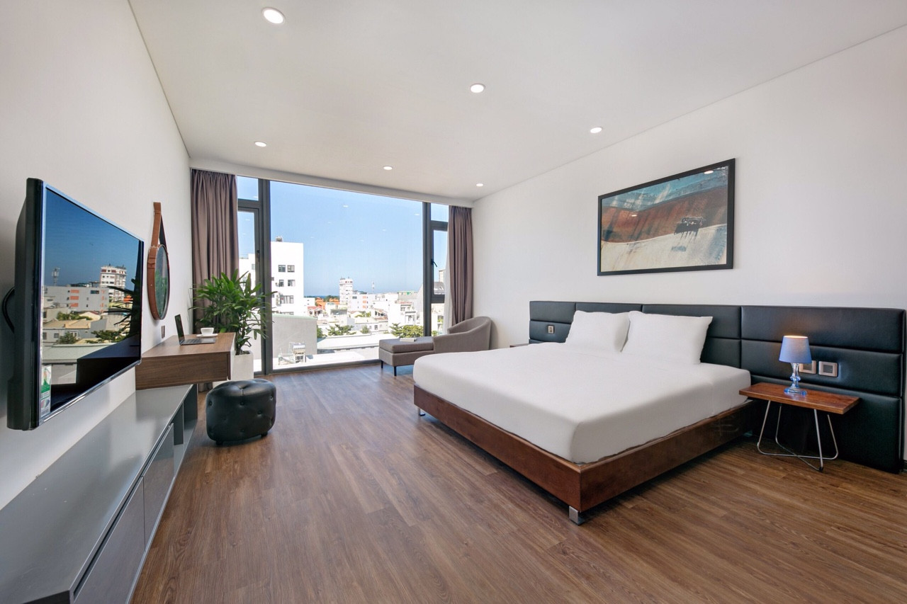 Luxury 2 Bedrooms Rooftop Pool Apartment for Rent in Da Nang
