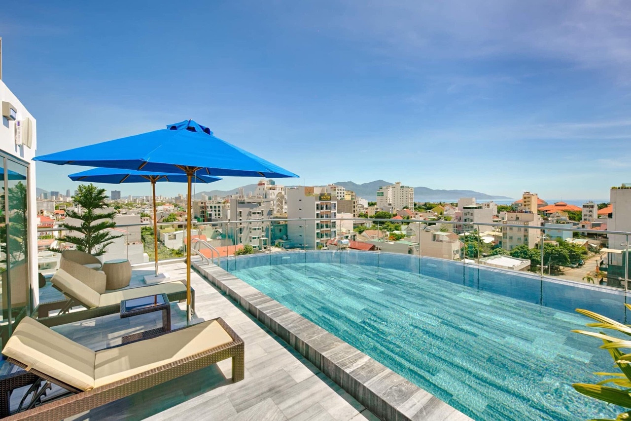 Luxury 2 Bedrooms Rooftop Pool Apartment for Rent in Da Nang