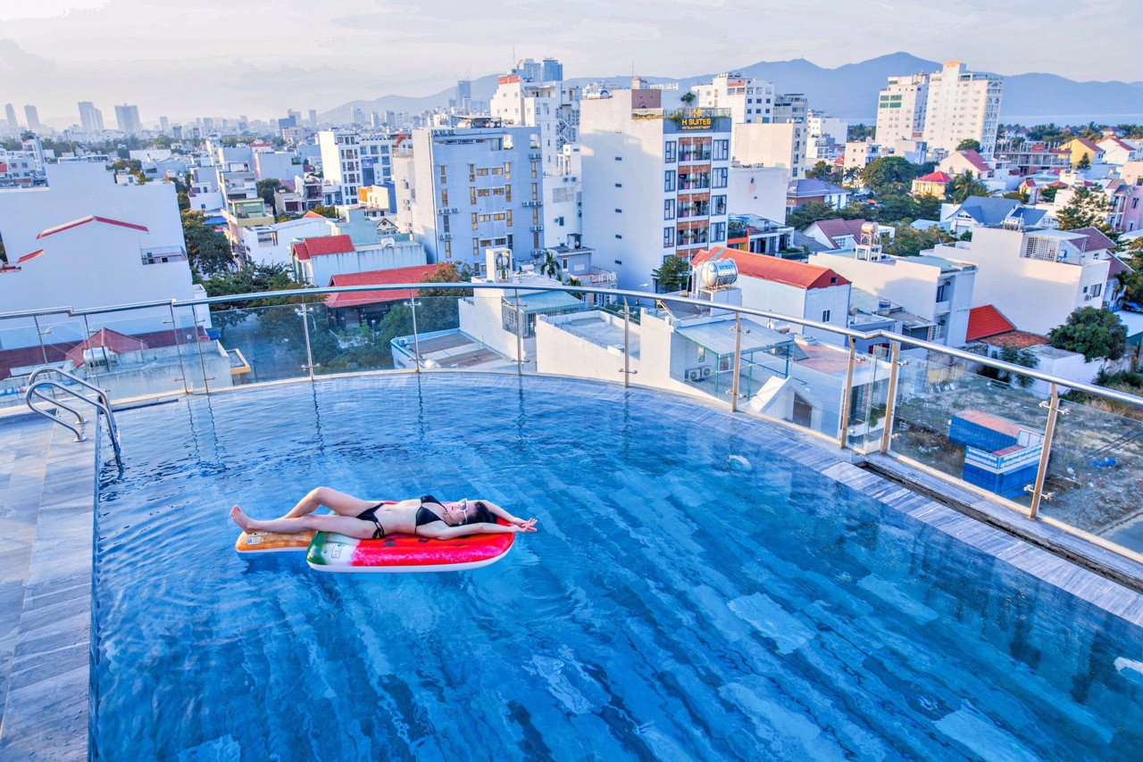 Luxury 2 Bedrooms Rooftop Pool Apartment for Rent in Da Nang