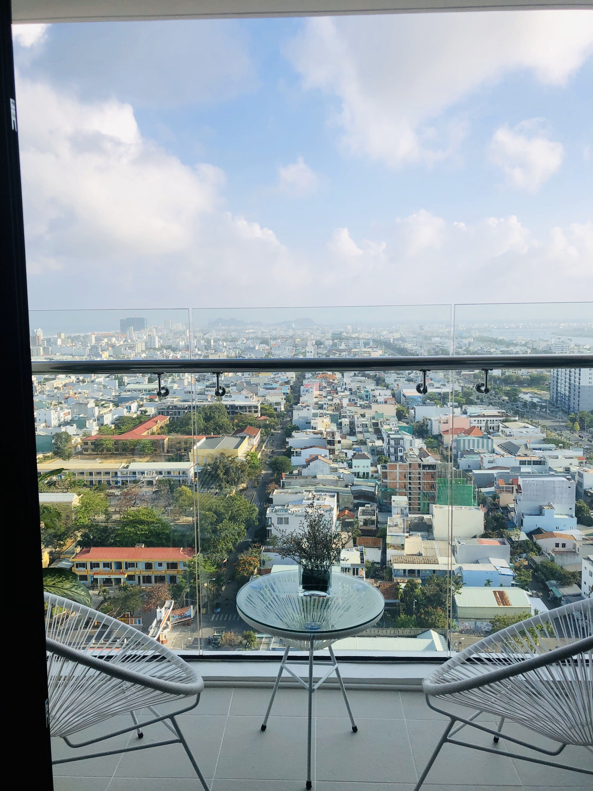 High standard and cozy 2 bedrooms apartment near the beach in Da Nang