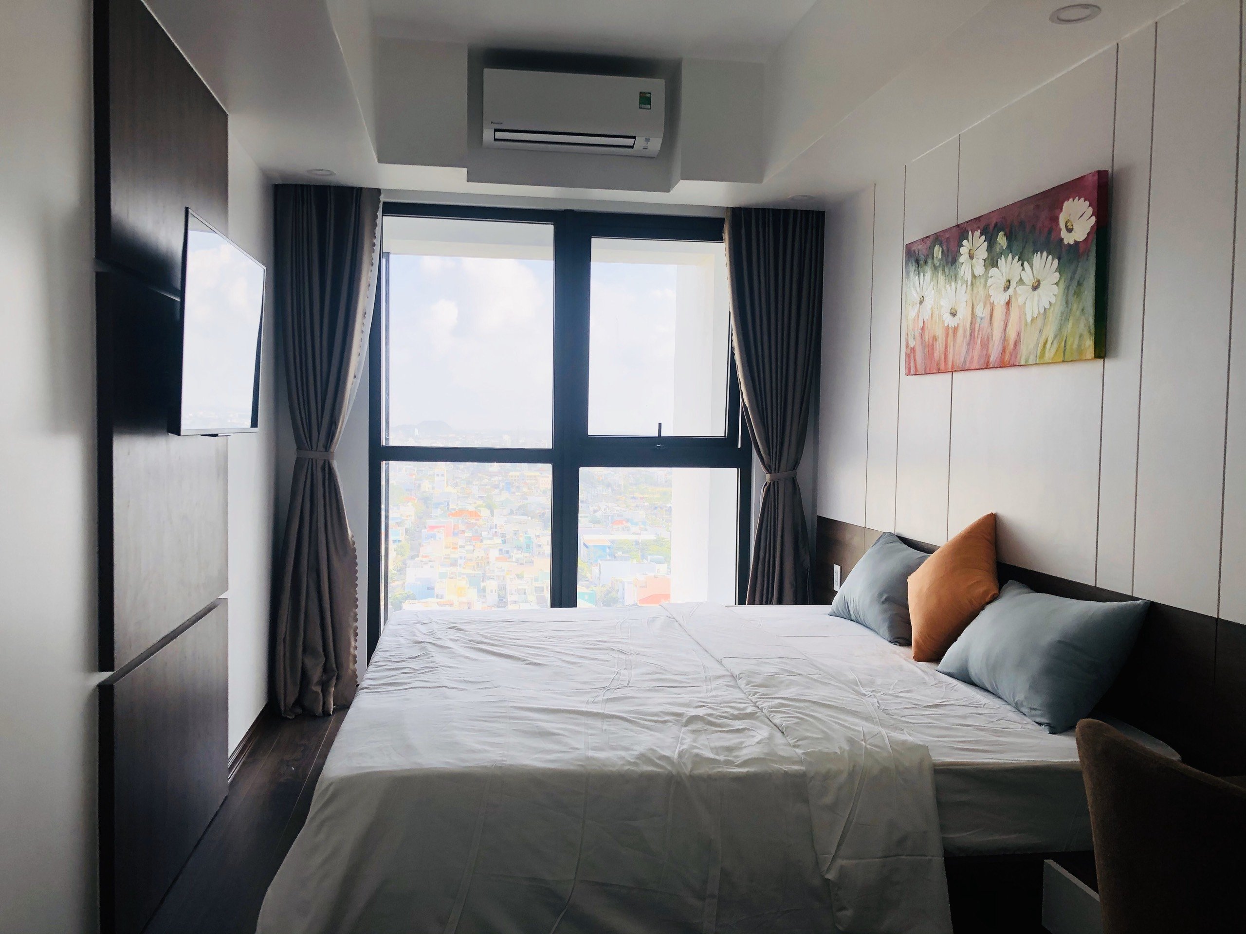 High standard and cozy 2 bedrooms apartment near the beach in Da Nang