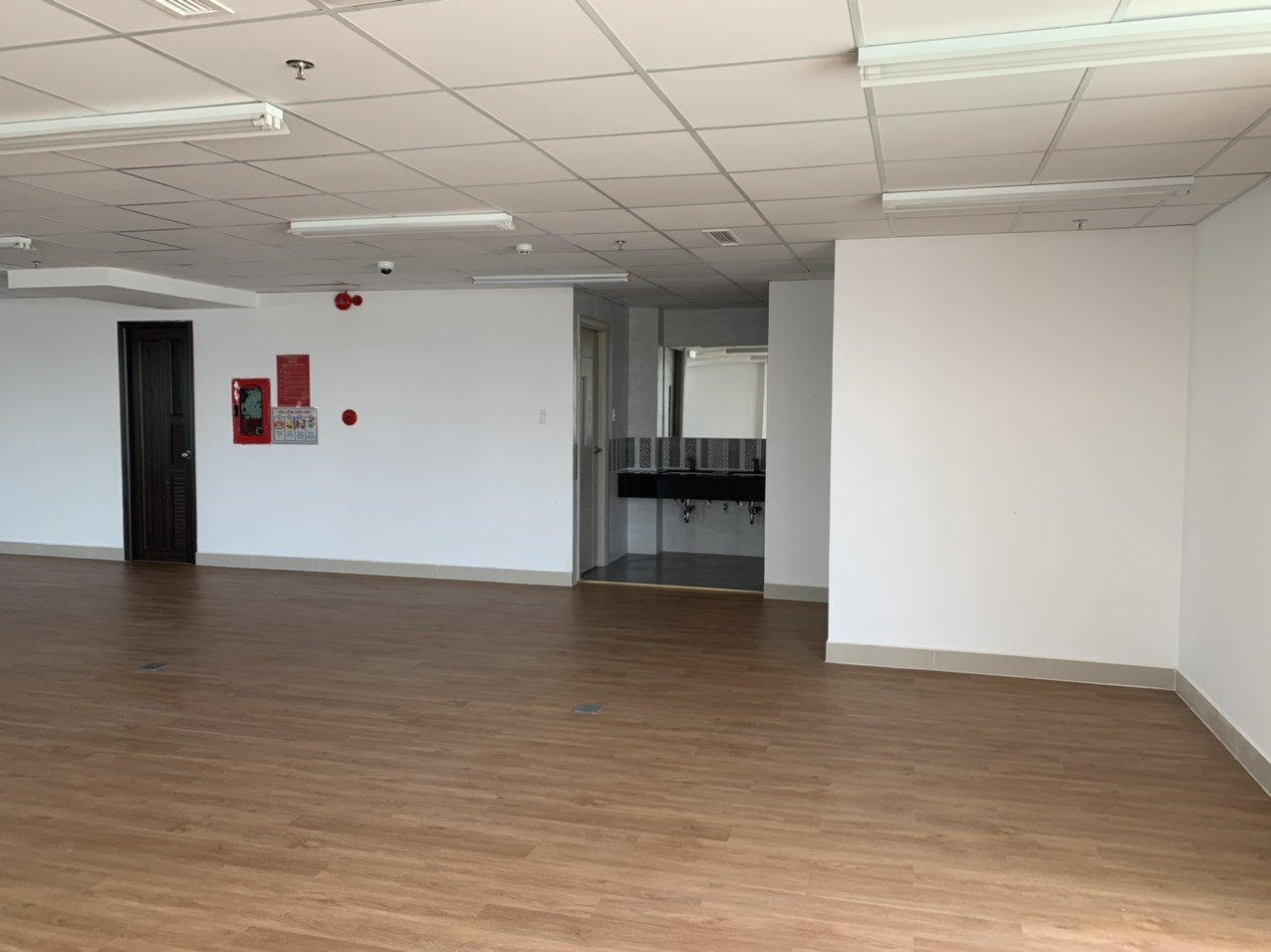 Modern Office in Da Nang Central Business District for Rent