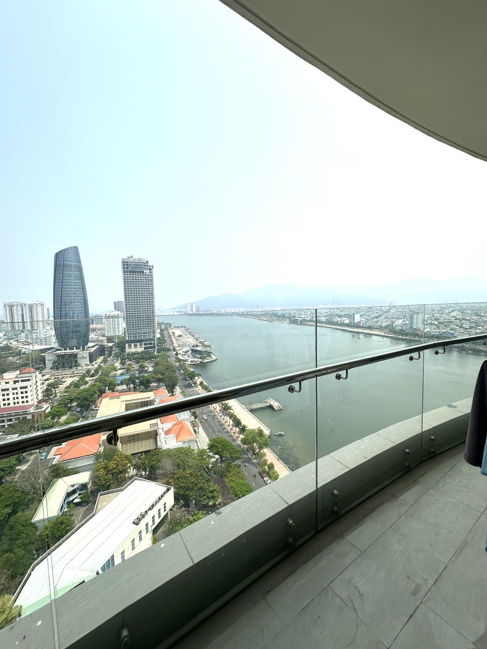 Penthouse Hilton River View in Da Nang – Live the High Life
