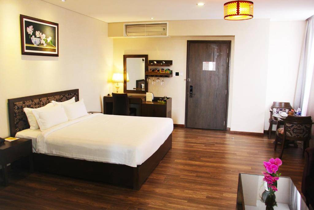 Hotel for rent in Danang – 4 star hotel near My Khe beach for rent