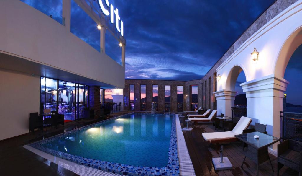 Hotel for rent in Danang – 4 star hotel near My Khe beach for rent