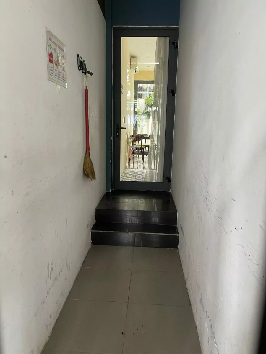A 2-storey house for sale is located on An Thuong Street, My An Ward, Ngu Hanh Son District, Da Nang
