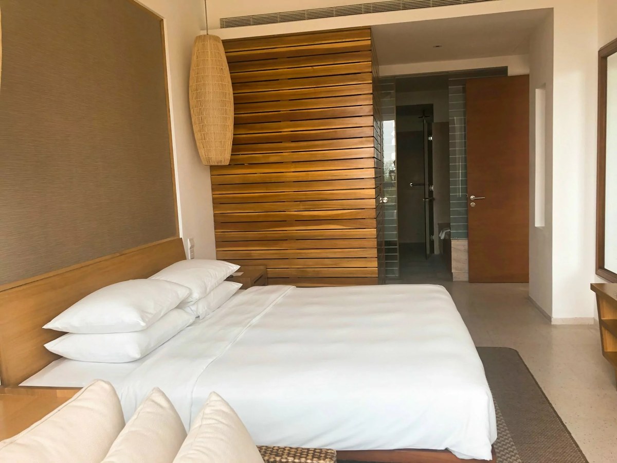 3 bedroom apartment for sale in Block D Hyatt Regency Da Nang Resort. Sale by a foreign owner