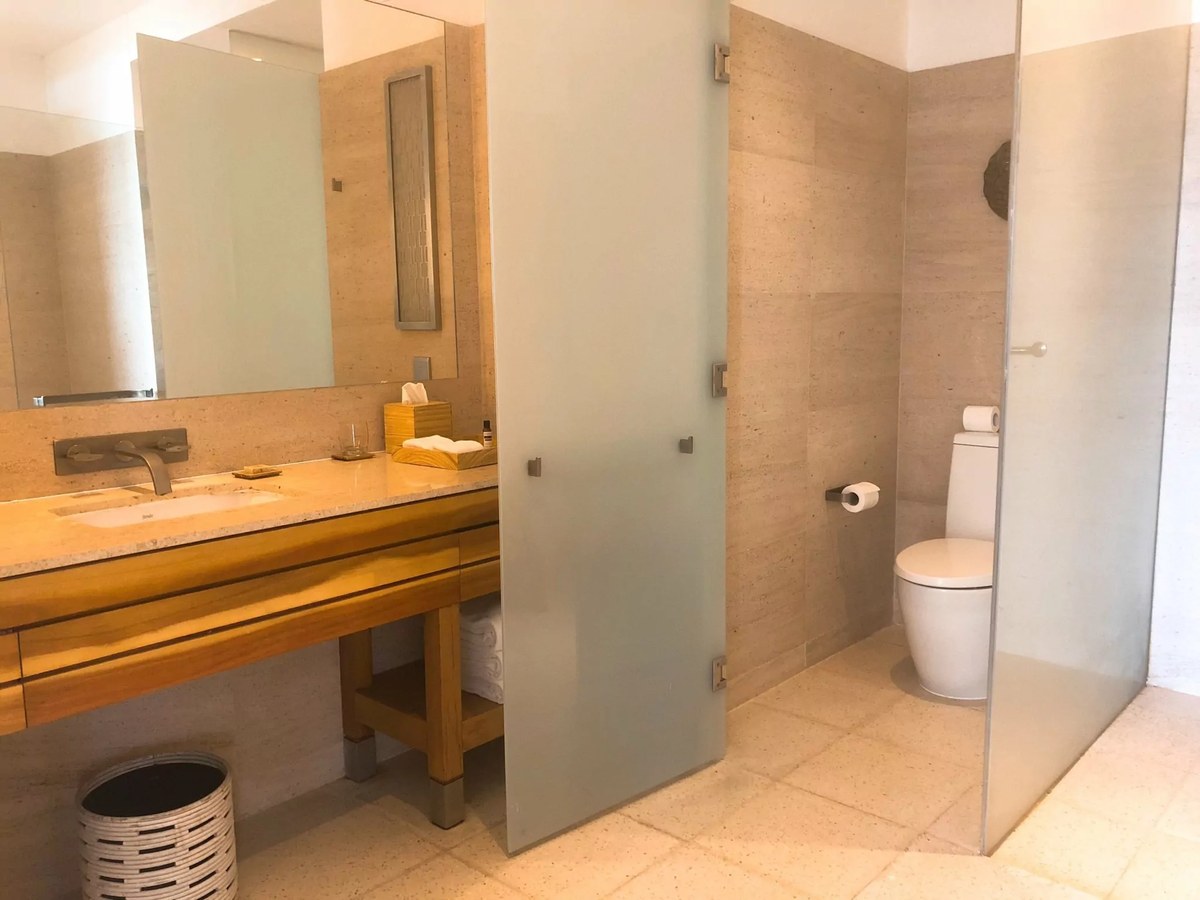 3 bedroom apartment for sale in Block D Hyatt Regency Da Nang Resort. Sale by a foreign owner