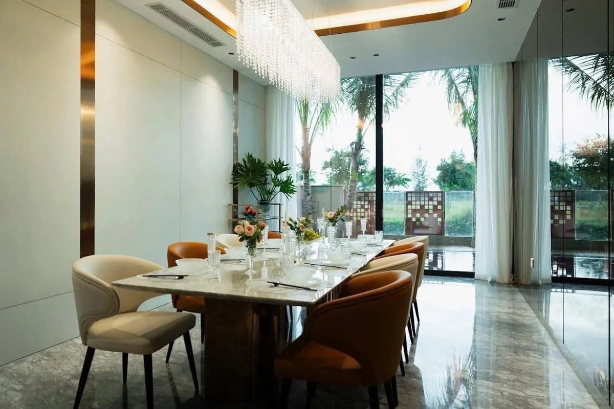 3-storey Regal Victoria Luxury Villa in Da Nang for rent