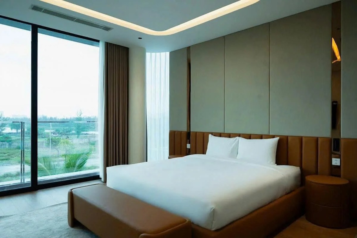 3-storey Regal Victoria Luxury Villa in Da Nang for rent
