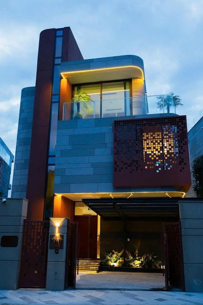 3-storey Regal Victoria Luxury Villa in Da Nang for rent
