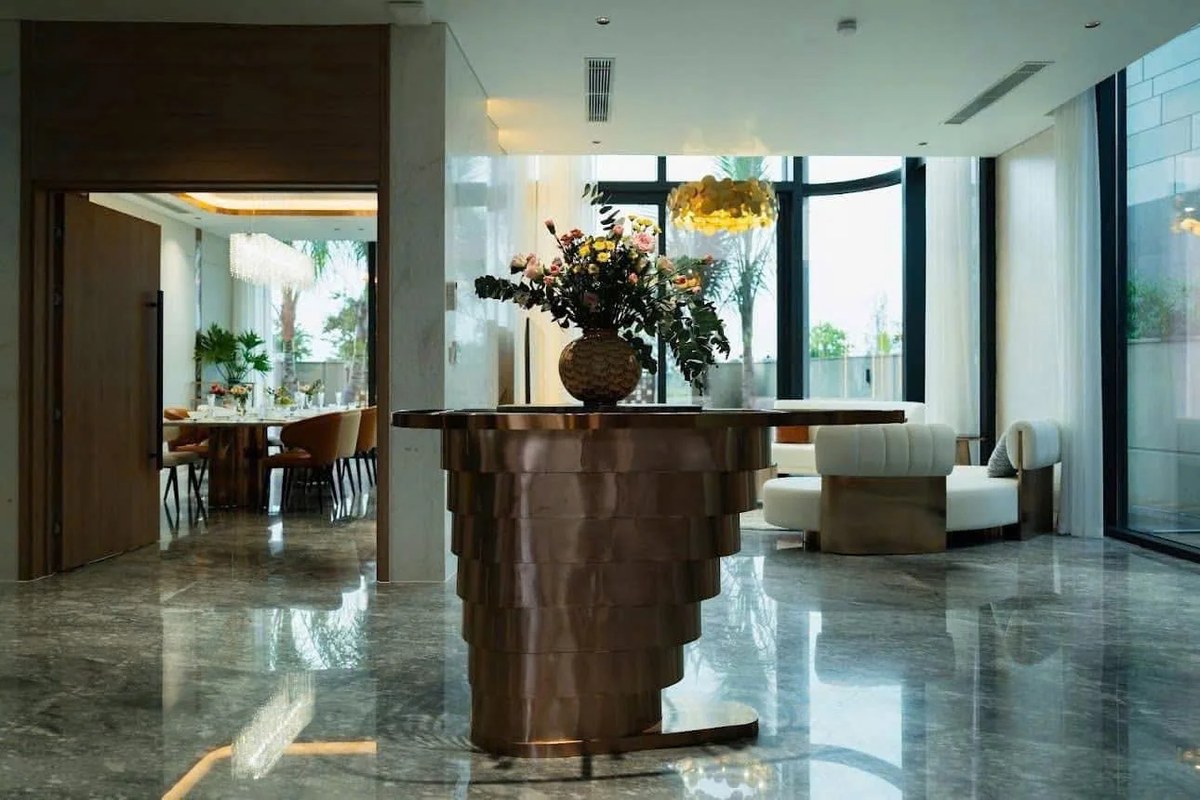 3-storey Regal Victoria Luxury Villa in Da Nang for rent