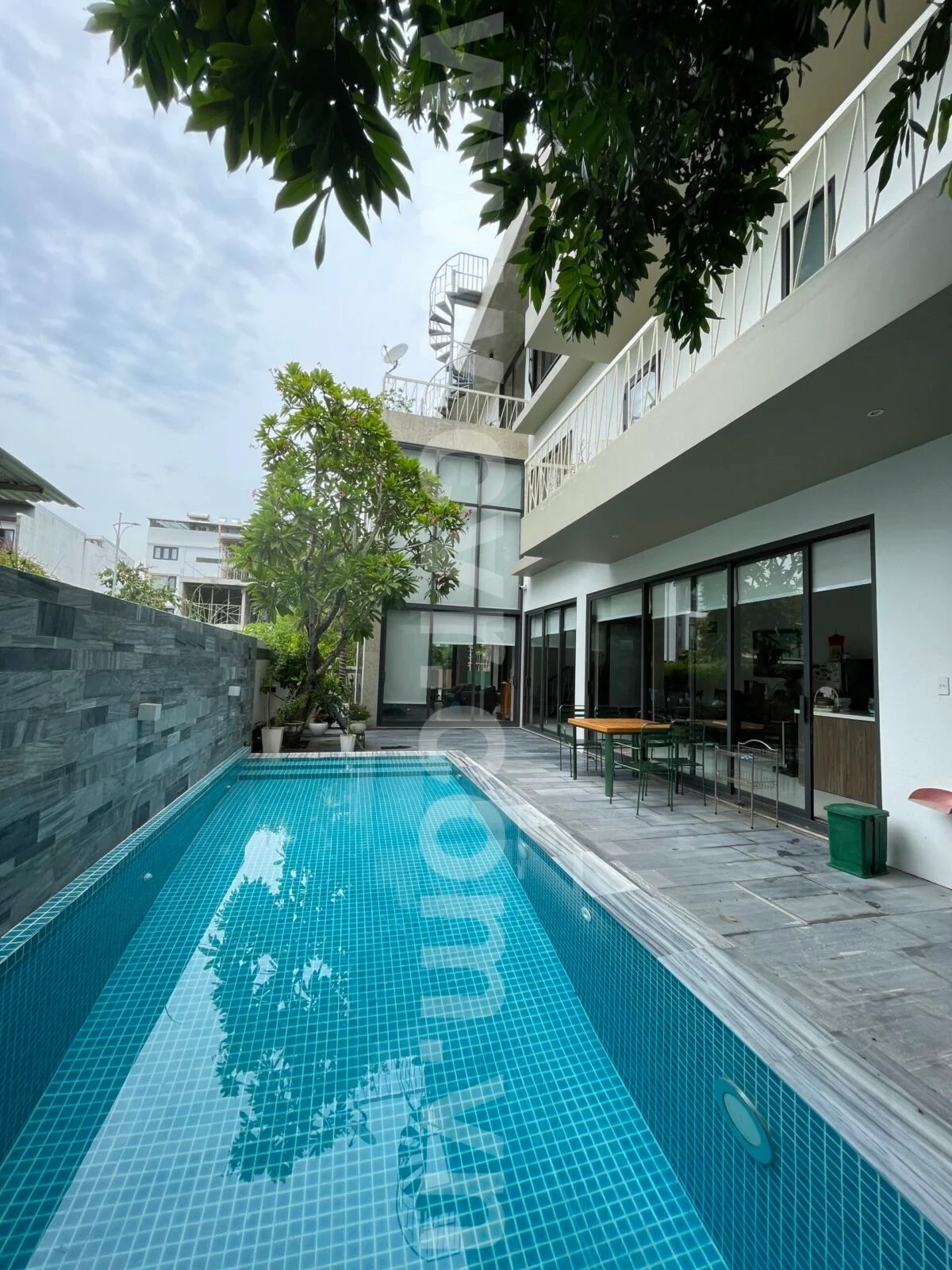 4 bedroom villa with 3 levels for sale in Bang Lang street, belongs to Euro Village 1, Son Tra, Da