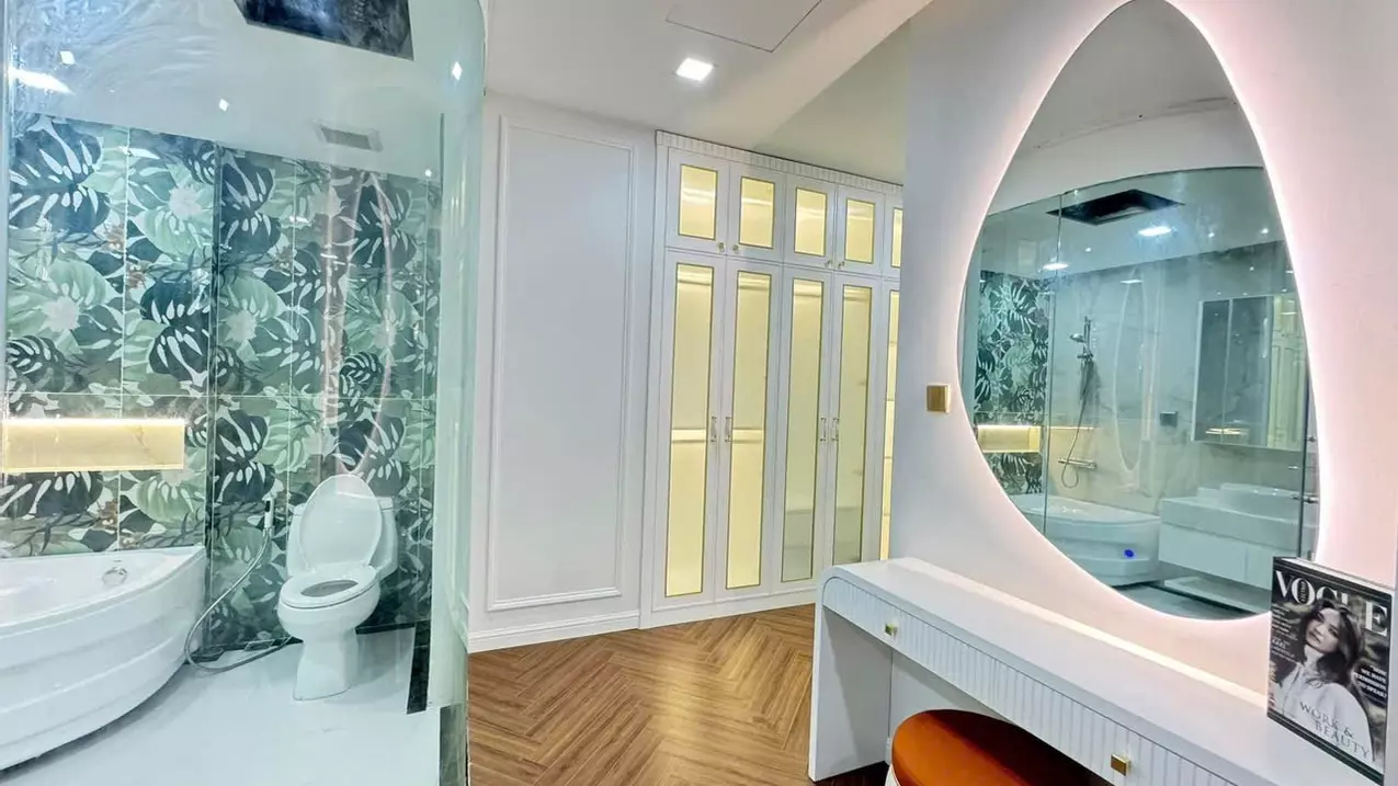 selling a unique 4-bedroom luxury apartment in vinhomes central park