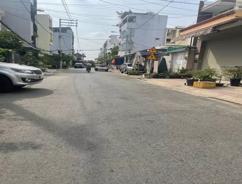 Tan Phu